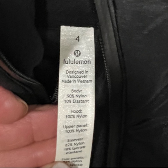 LULULEMOM - Down for it all jacket black 4 NWT - Picture 8 of 12